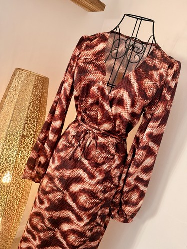 Dancing leopard brown snake - dancing,