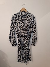 Dancing Leopard Black White